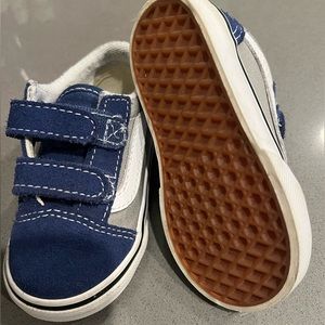 Toddler converse sneakers 5c